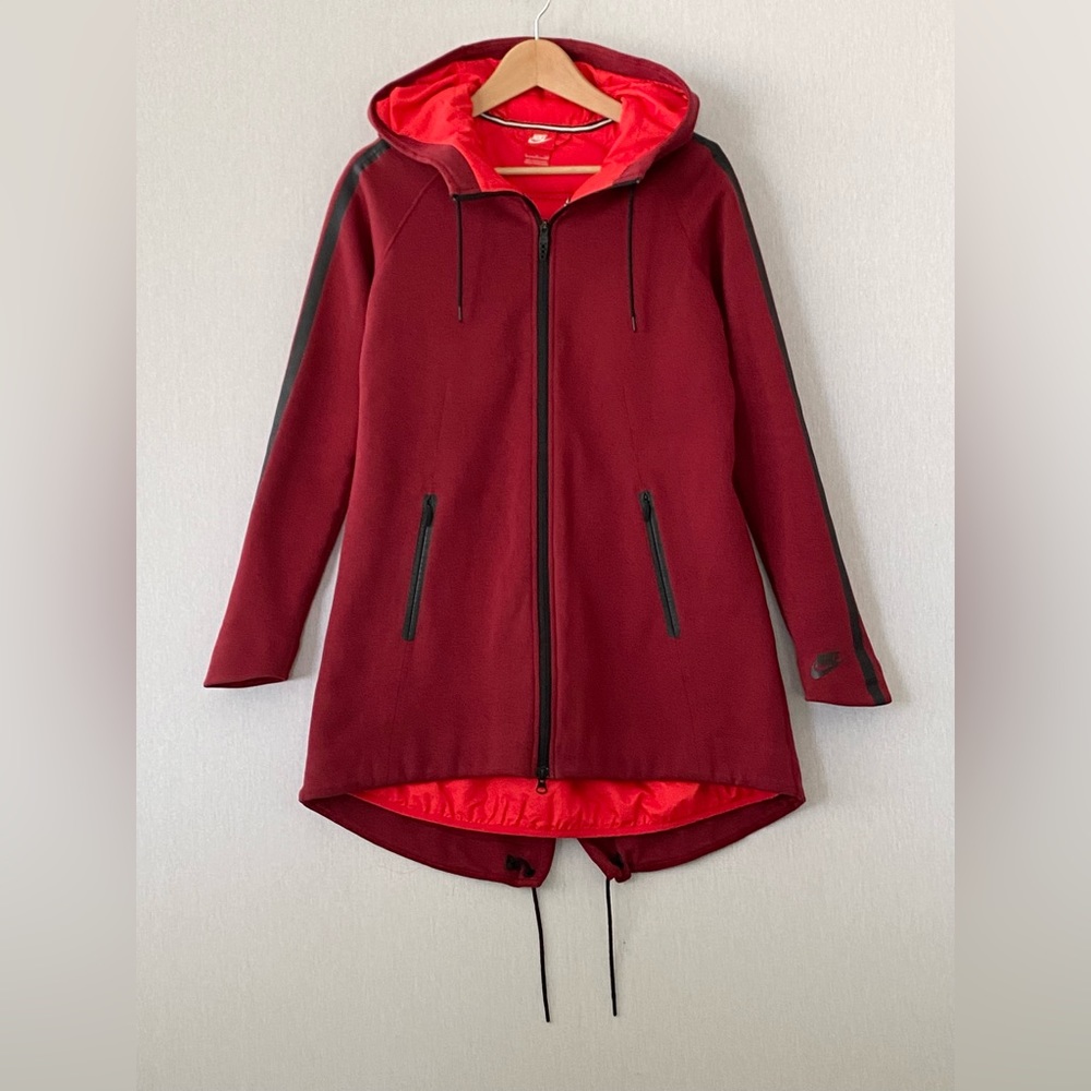 Nike Women’s Goose Down Filled Light Parka Jacket.